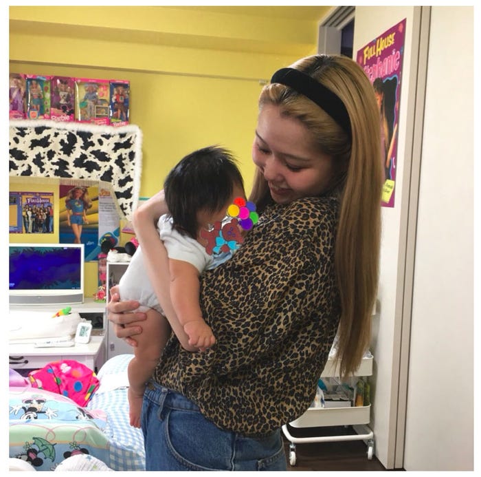 リンクくんを抱くぺこ/ぺこオフィシャルブログ(Ameba)より