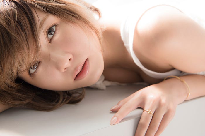 宇野実彩子/「Bloomin’」より(画像提供:小学館)