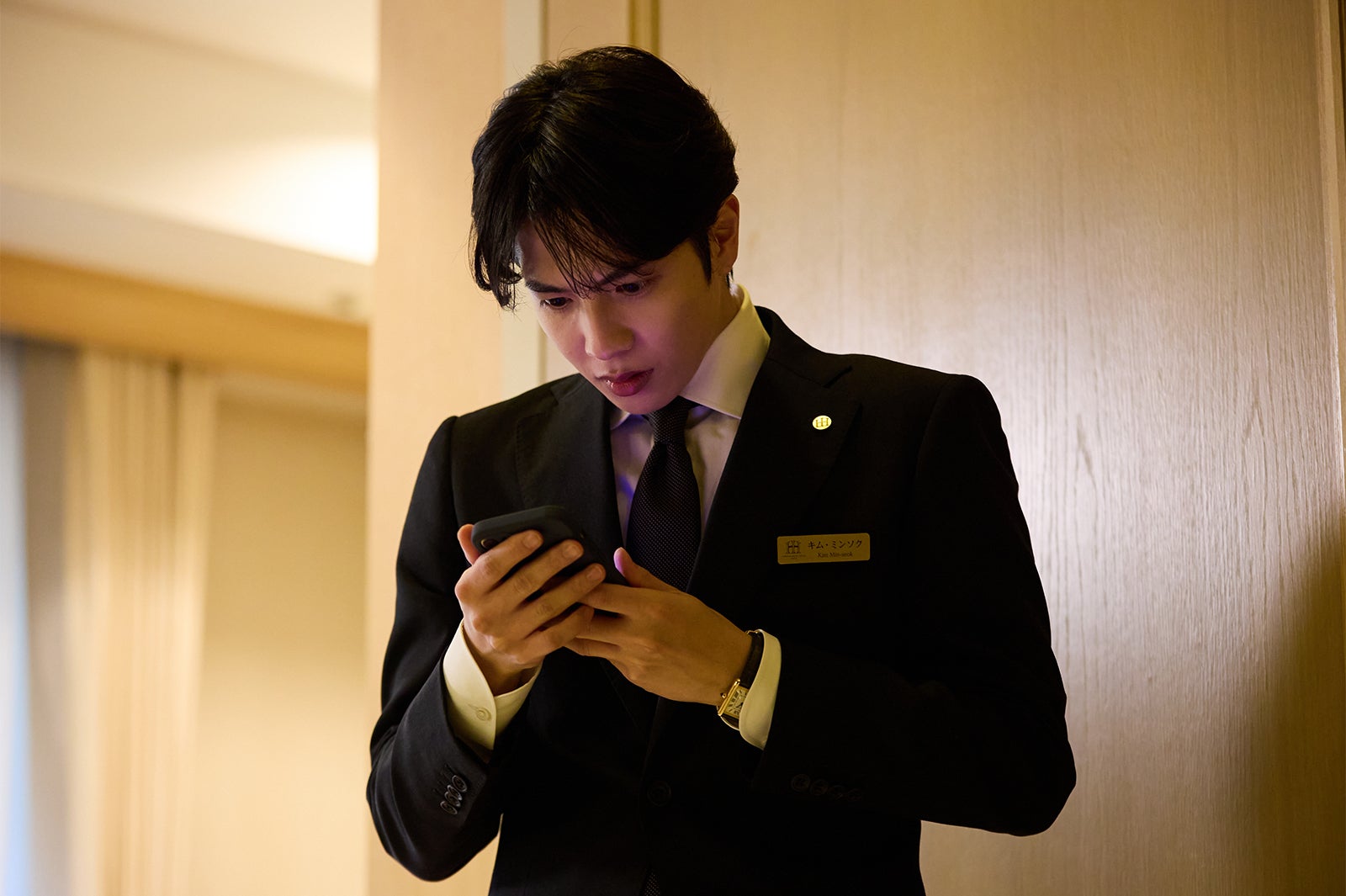 志尊淳「10回切って倒れない木はない」第1話（C）日本テレビ