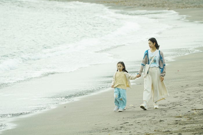 泉谷星奈、古川琴音「海のはじまり」第1話より(C)フジテレビ