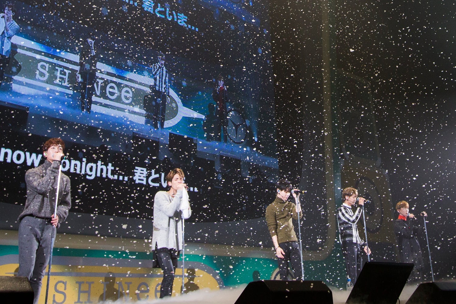 SHINeeから“プレゼント” 雪舞う幻想的パフォーマンスに酔いしれる