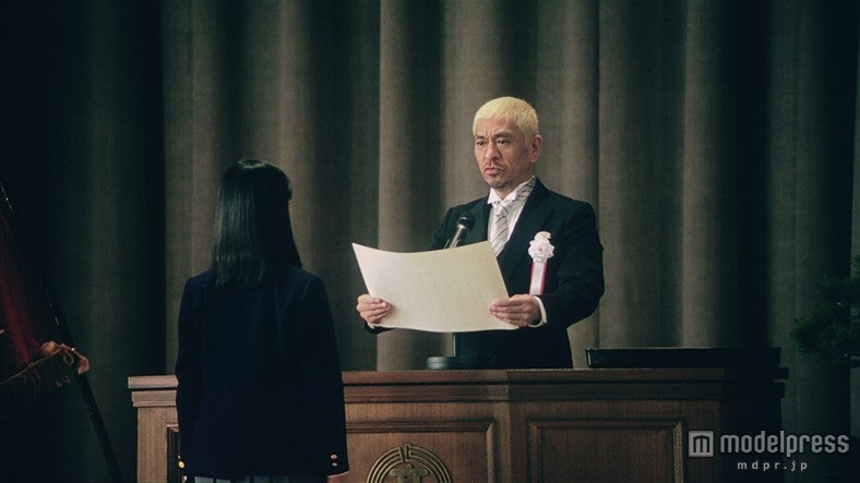 橋本環奈、松本人志／新CM「卒業」編より