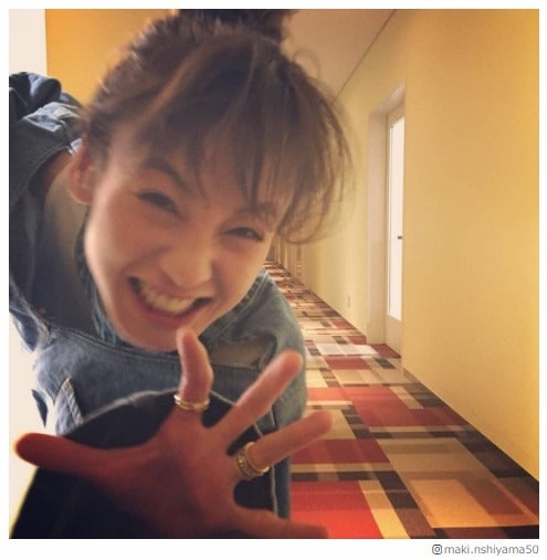 西山茉希“アドレナリン”全開笑顔ショットに「可愛い」「お茶目」と反響