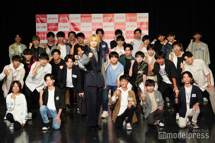「第34回ジュノン・スーパーボーイ・コンテスト」BEST35と綱啓永(C)モデルプレス