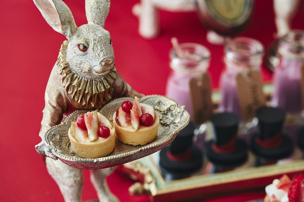 アリスのBlack＆Redティーパーティー／画像提供：ヒルトン