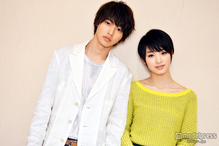 仲睦まじい“恋バナ”を繰り広げた剛力彩芽、山崎賢人