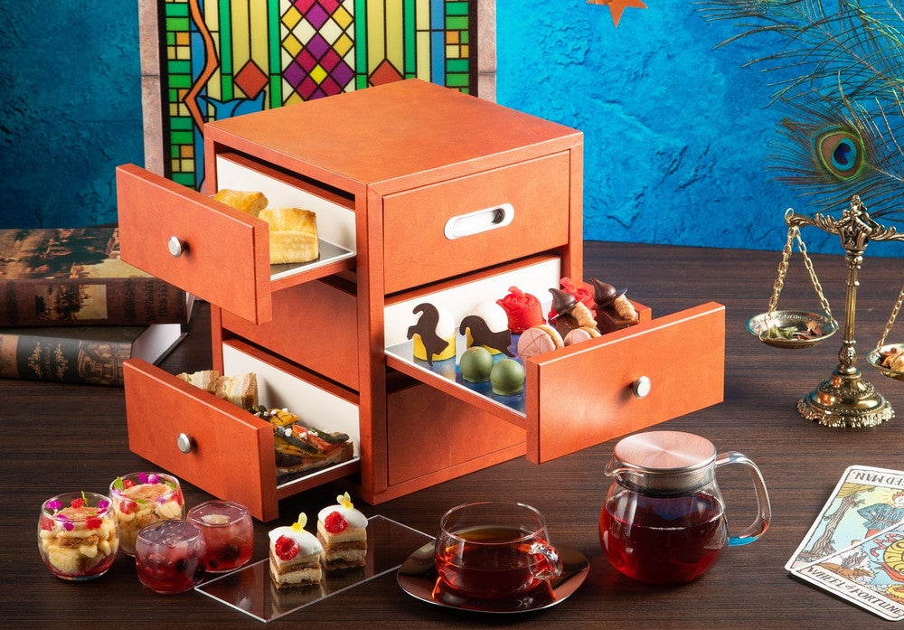 別途、アフタヌーンティーセット～黒猫と魔法使いのキッチン～も登場（提供画像）