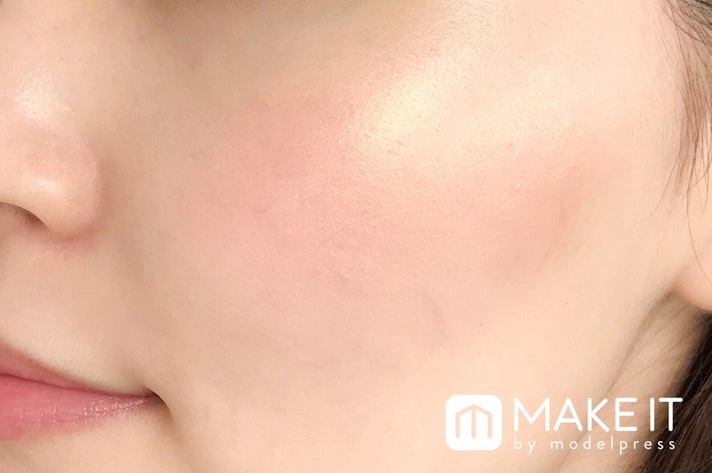 LUNASOL／カラーリンググレイズ／02 Sunset Glow 使用 (C)メイクイット