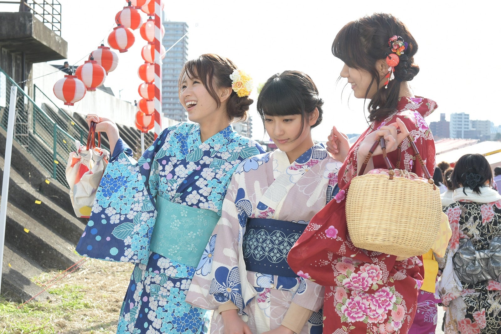 （左から）岡崎紗絵、平祐奈、池田エライザ（C）2017「ReLIFE」製作委員会（C）夜宵草／comico