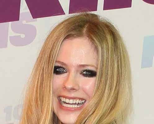 ぽっちゃりアヴリル・ラヴィーン、結婚指輪を購入!?