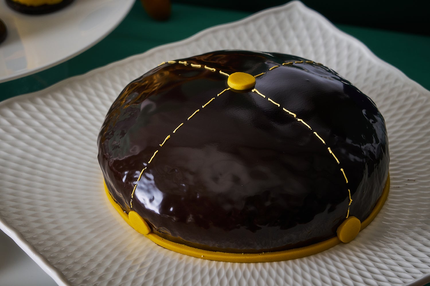 イーデン校のベレー帽ケーキ／画像提供：HMJ