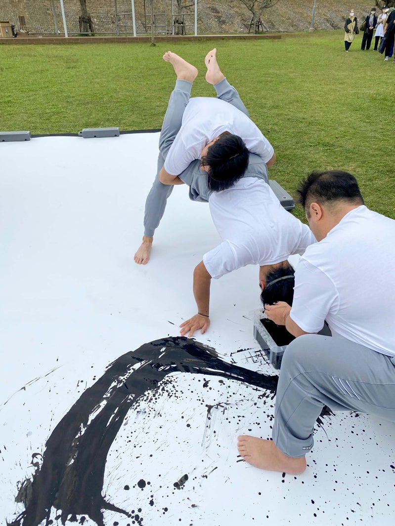 （手前から）小杉竜一、中岡創一、吉村崇（C）フジテレビ