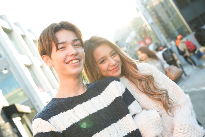 (左から)レイ、関口さくら(提供写真)