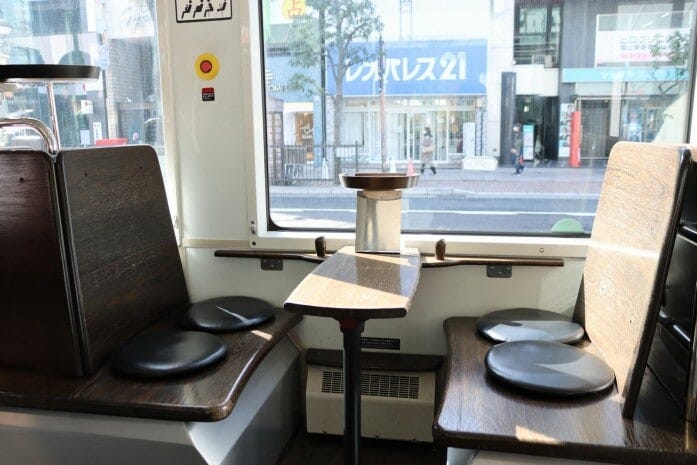 MOMO2のボックス席