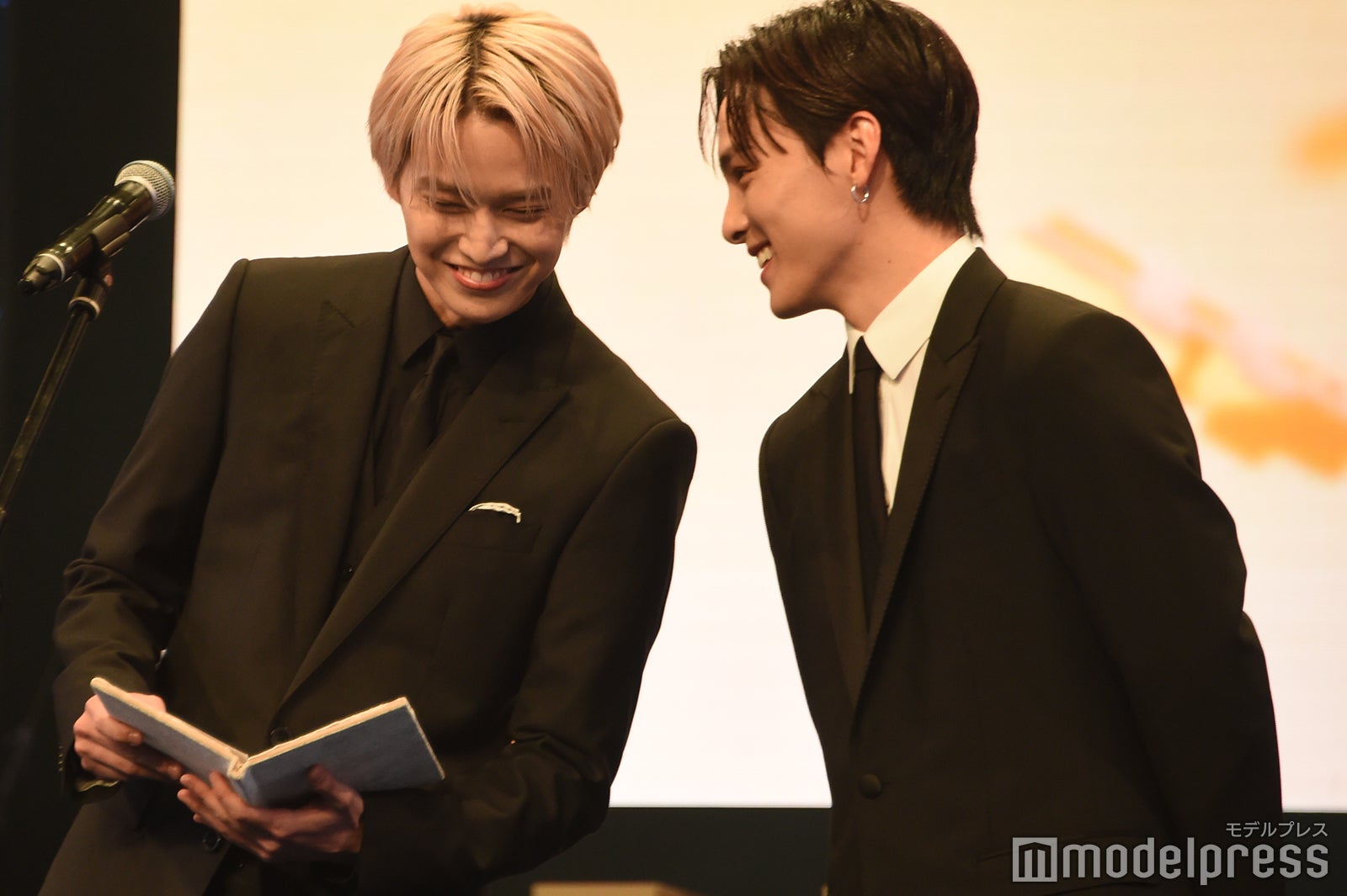 白岩瑠姫、川西拓実（C）モデルプレス