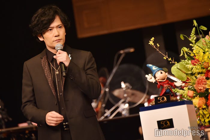 稲垣吾郎とミッキーマウスの貴重な2ショット(C)モデルプレス