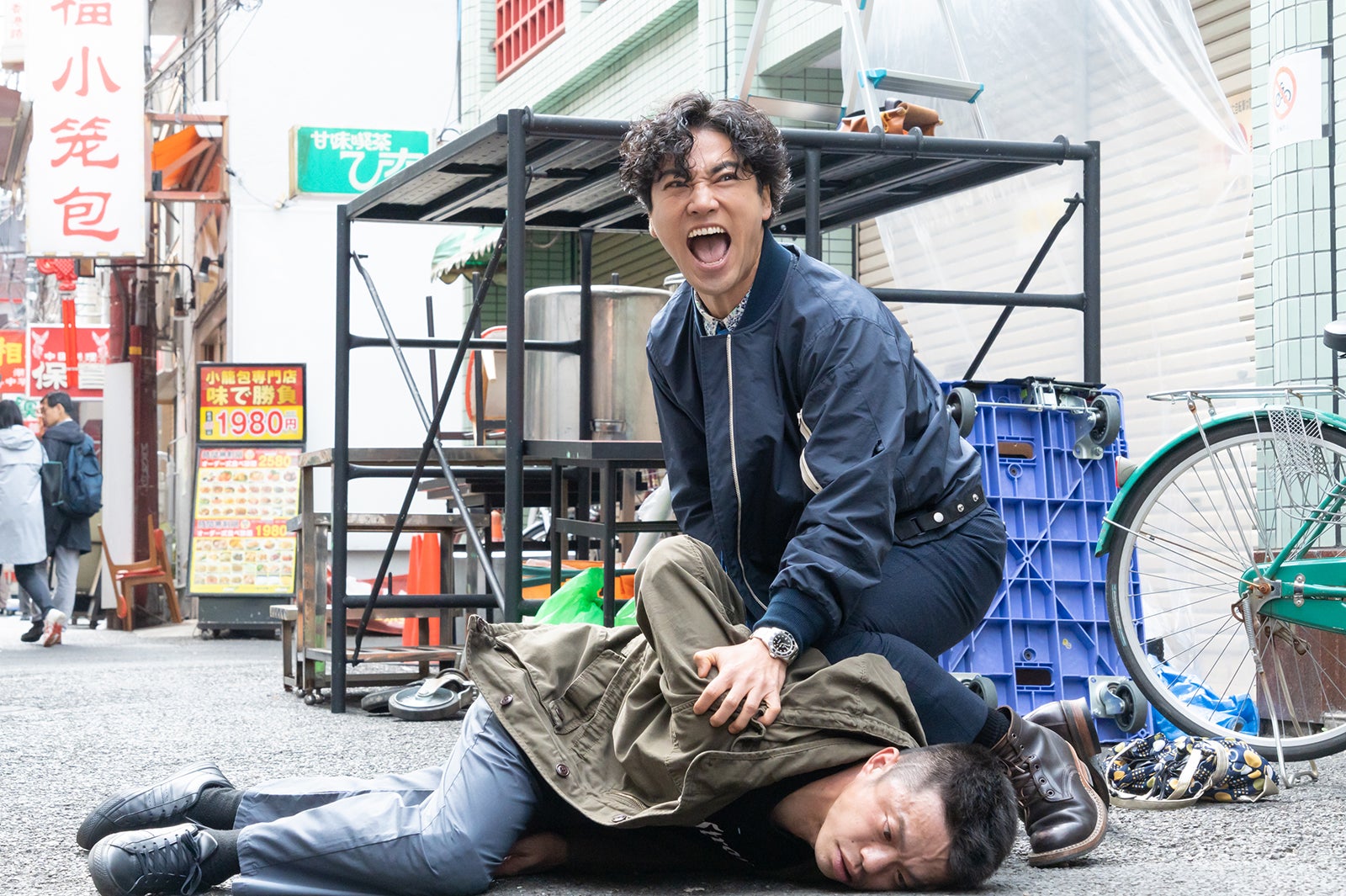 桐谷健太「ケイジとケンジ、時々ハンジ。」第1話より（C）テレビ朝日