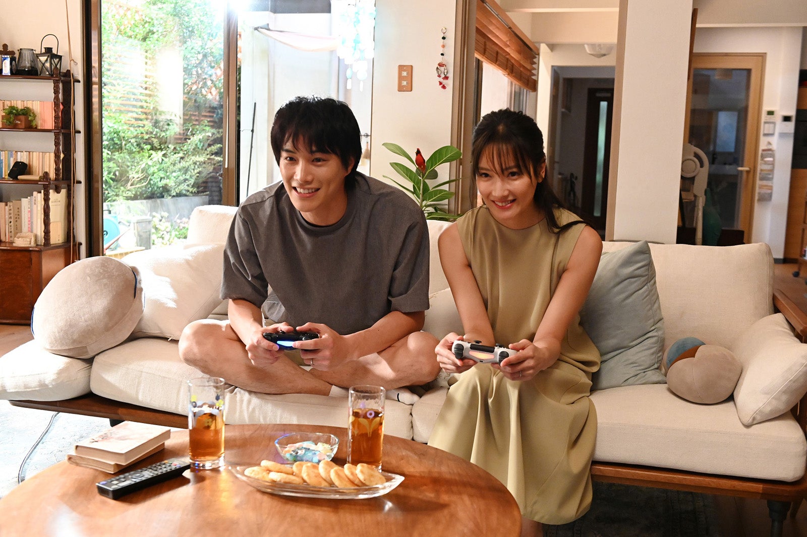 鈴木伸之、菜々緒／「忍者に結婚は難しい」第1話（C）フジテレビ