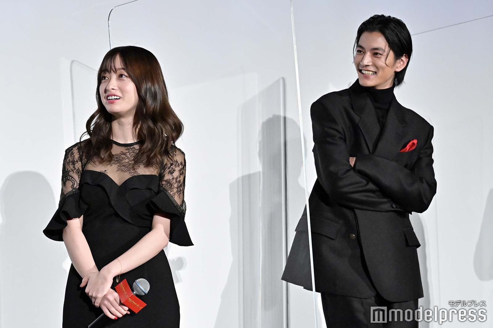 橋本環奈、渡邊圭祐 （C）モデルプレス