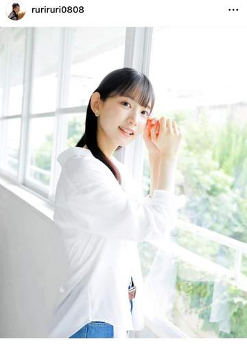 「にゃあ♡」競馬中継人気、清楚な美人キャスターの雰囲気激変姿に反響 ピンクジャージ、猫耳ヘッドホンで大変身「超絶可愛すぎる」「未来感感じる」