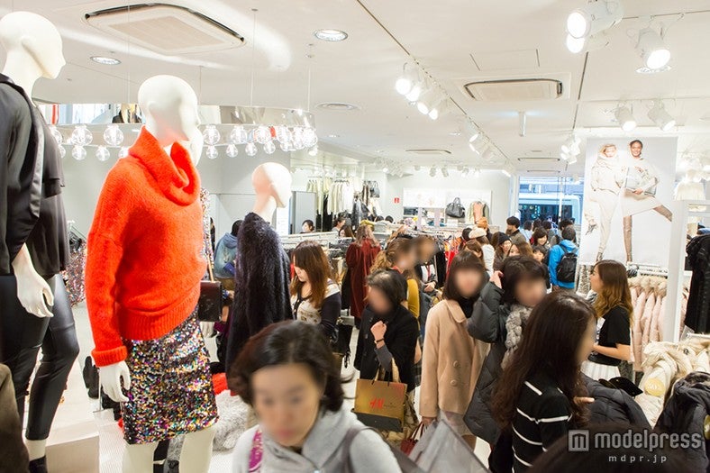 オープン直後の店内は大混雑