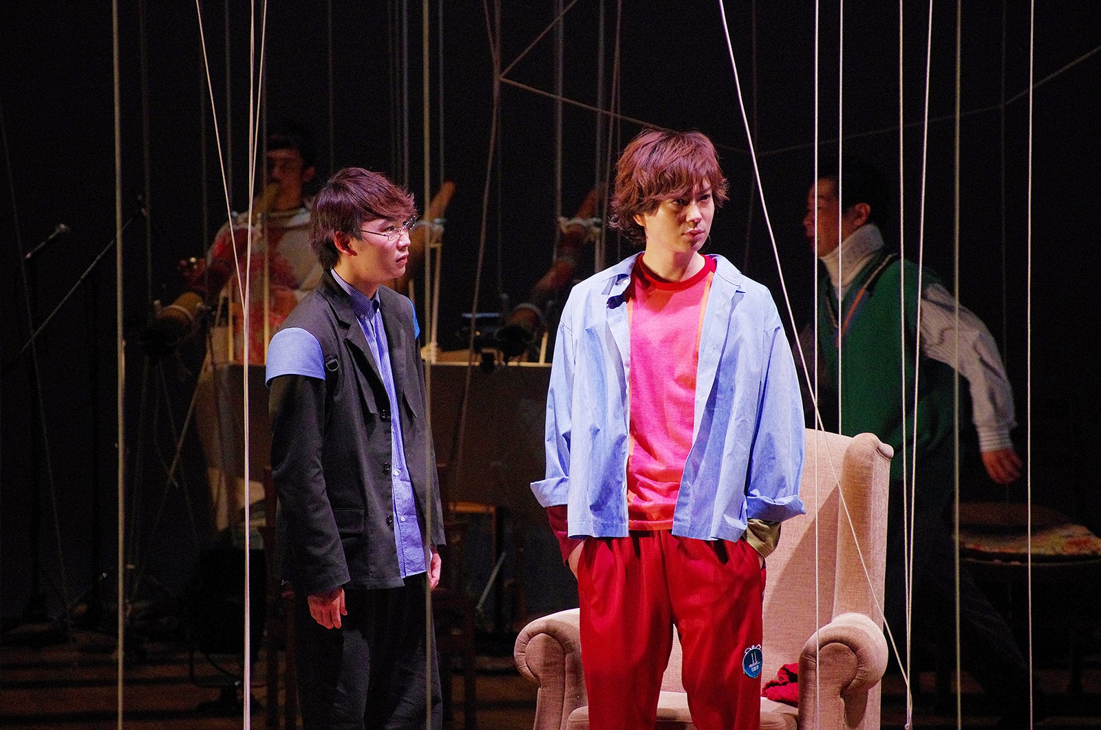 須賀健太、加藤シゲアキ「粛々と運針」ゲネプロの様子／撮影：御堂義乗（提供写真）