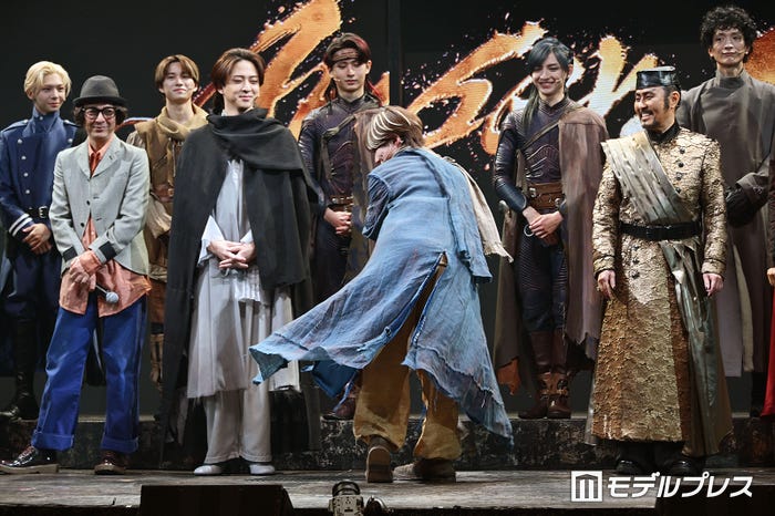 今日も元気いっぱい&躍動感たっぷりに「プリン食べすぎてお尻プリンプリン!」を披露する大橋和也(C)モデルプレス