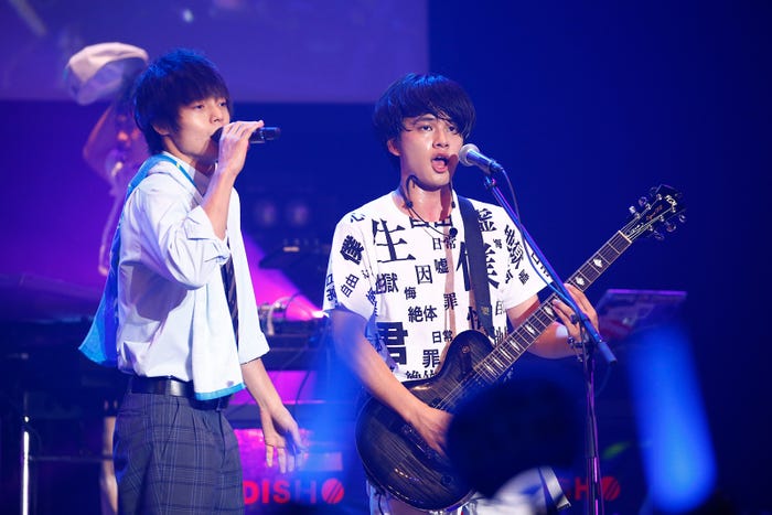 「真夏の僕やりNight~“そこそこ”じゃ終わらない、夏~」で生歌を披露した窪田正孝(左)とDISH//の北村匠海(提供写真)