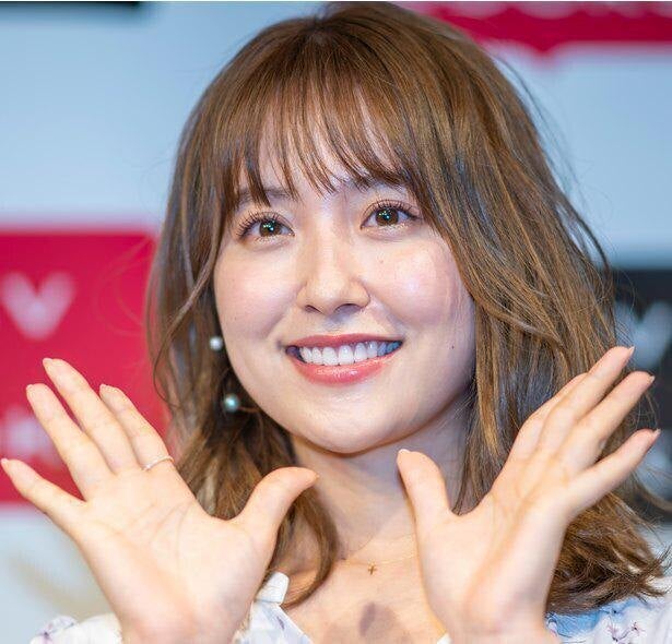 衛藤美彩 ブルーワンピの上品で爽やかな私服コーデに ブルーがお似合いです 美彩ちゃんの私服ほんとに好きです と反響 モデルプレス