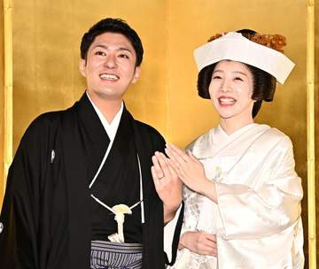 長男披露宴で号泣、抱擁の三田寛子 夫・中村芝翫と連名で挨拶文【全文】 近年稀にみる盛大な披露宴
