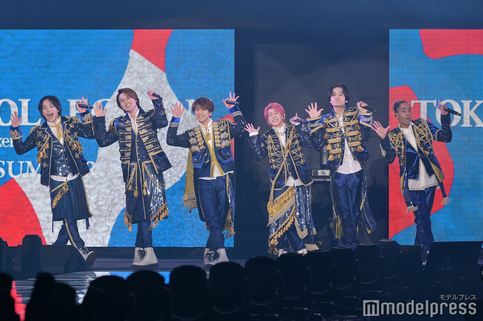 関ジャニ∞のヒット曲「ズッコケ男道」を披露したAぇ! group（左から）福本大晴、小島健、正門良規、末澤誠也、佐野晶哉、草間リチャード敬太（C）モデルプレス