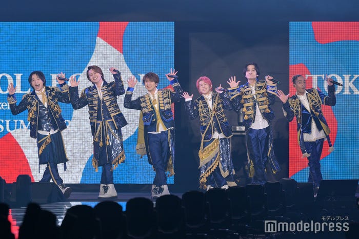 関ジャニ∞のヒット曲「ズッコケ男道」を披露したAぇ! group(左から)福本大晴、小島健、正門良規、末澤誠也、佐野晶哉、草間リチャード敬太(C)モデルプレス