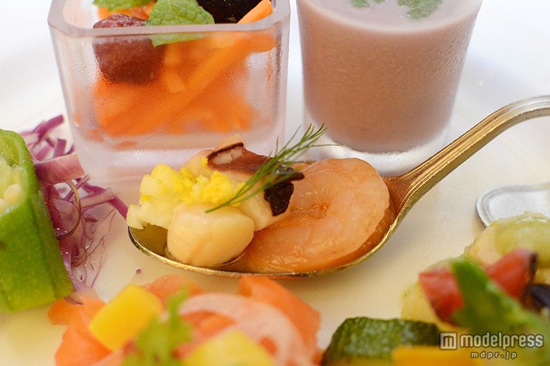 シーフードと焼き茄子のタルタル仕立てライム風味