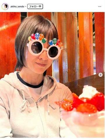 北海道移住で農業の千堂あきほ「こんな57歳でも良い？」綺麗ママの飾らない最新姿に驚き パフェ食べドヤ顔