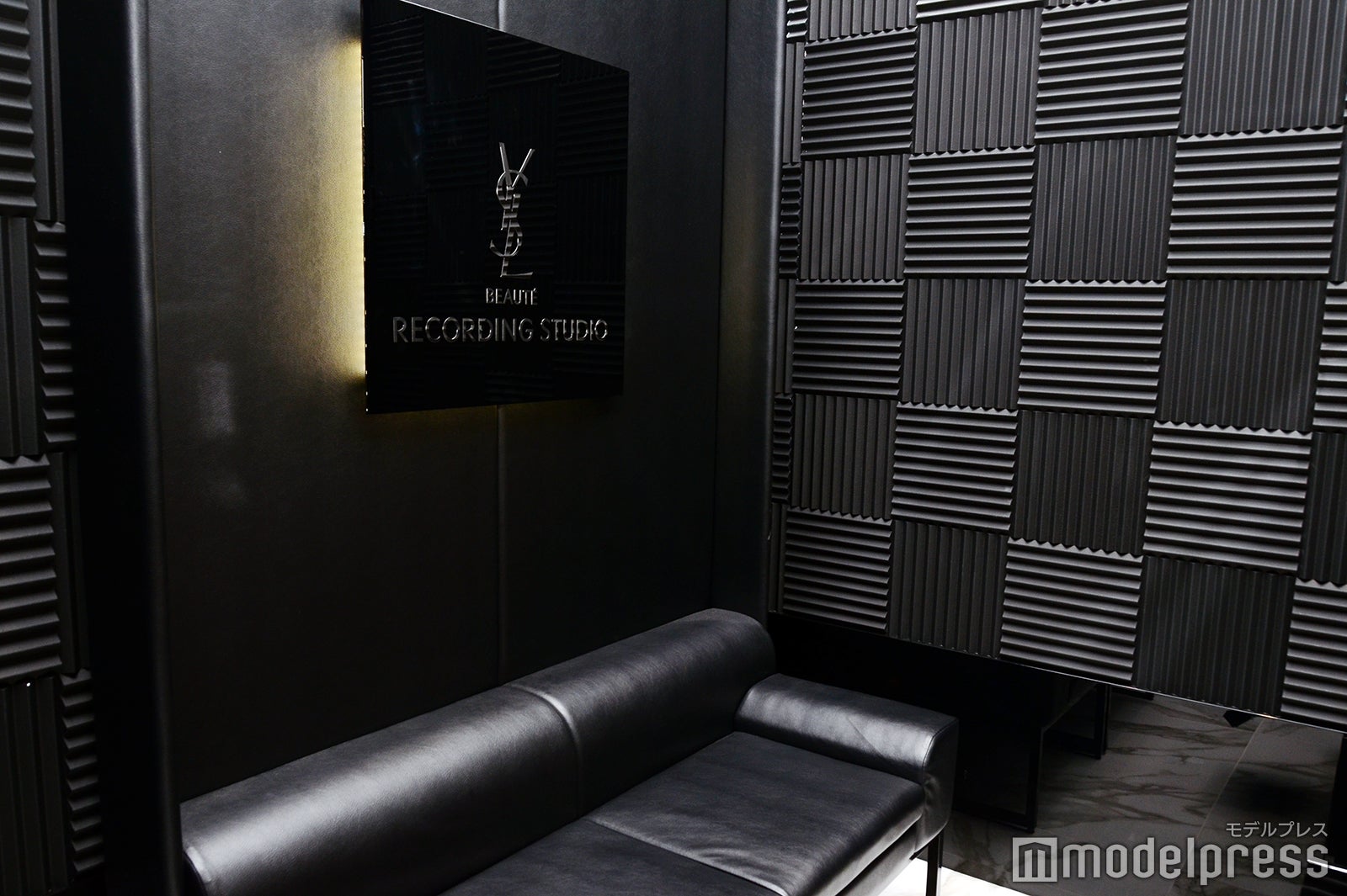 フォトブース（C）モデルプレス