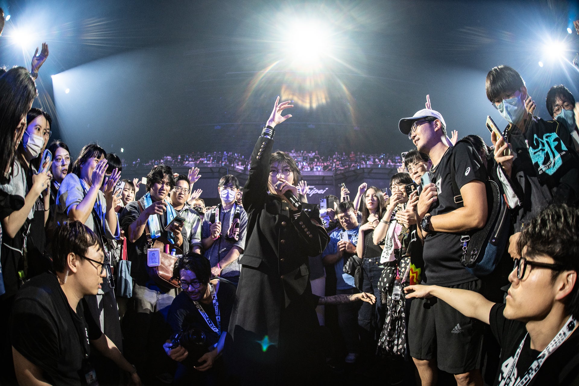 新しい学校のリーダーズ（C）sho （RAKU MUSIC）