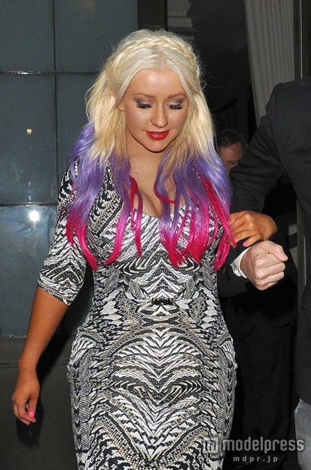 最近ヘアをチェンジ。カラフルヘアがアクセ代わり。Startraks/アフロ