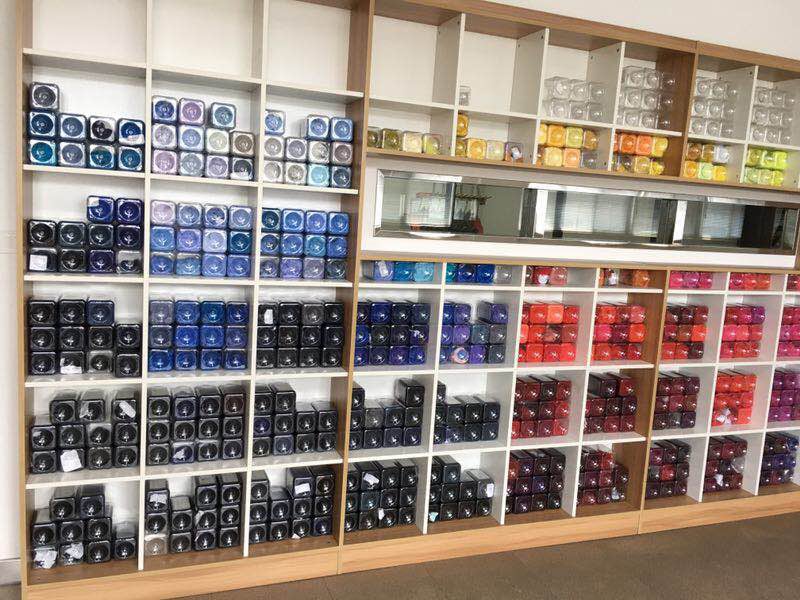 5～10色をブレンドして誰でも合わせやすい色合いに