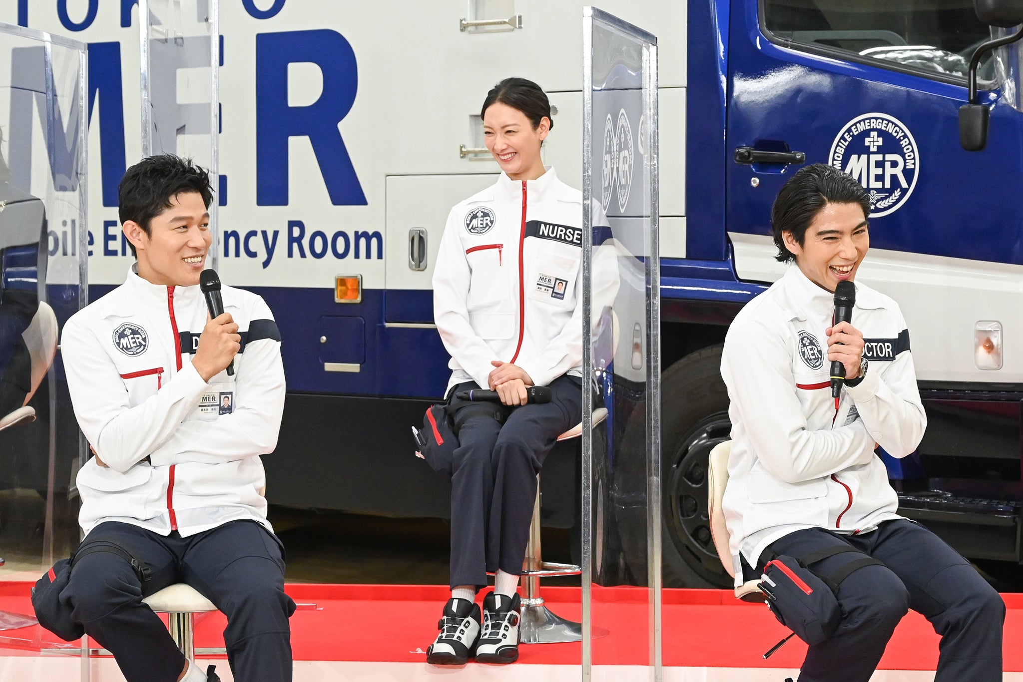 鈴木亮平、菜々緒、賀来賢人（C）TBS