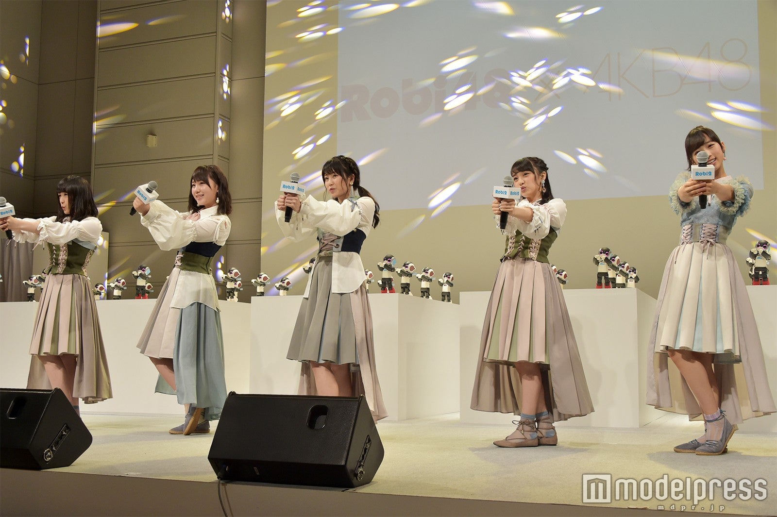 川本紗矢、高橋朱里、横山由依、向井地美音、小栗有以 （C）モデルプレス