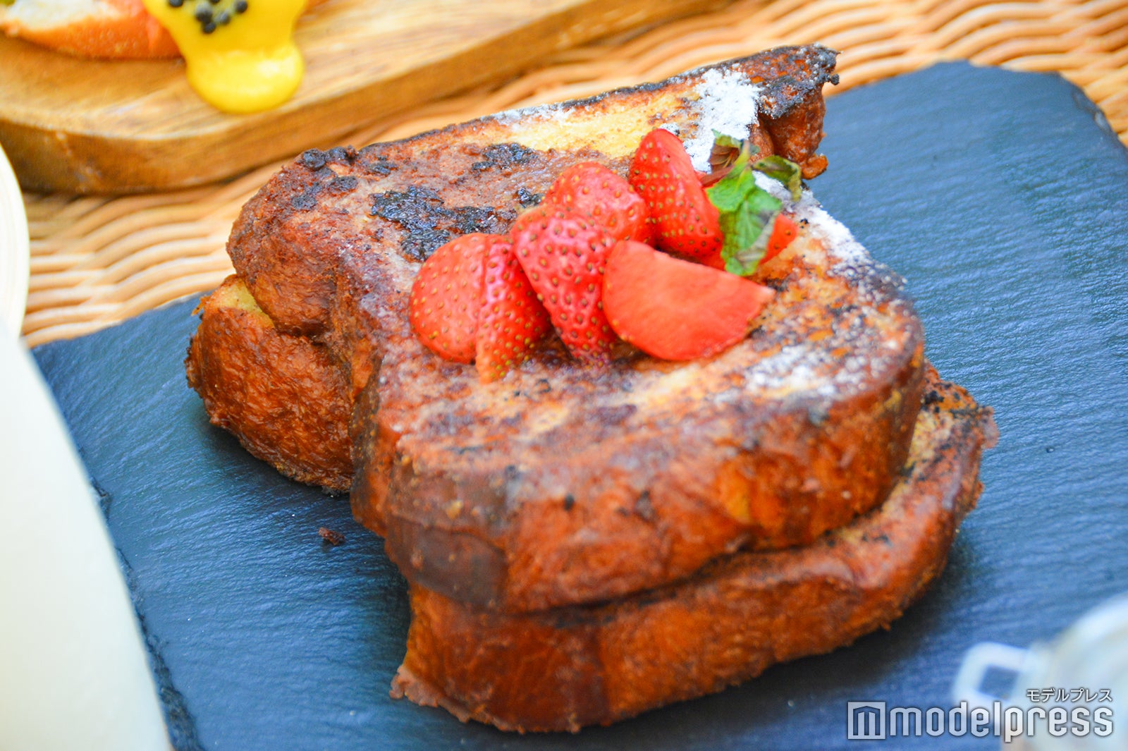 フローティング・ブレックファーストを体験（C）モデルプレス