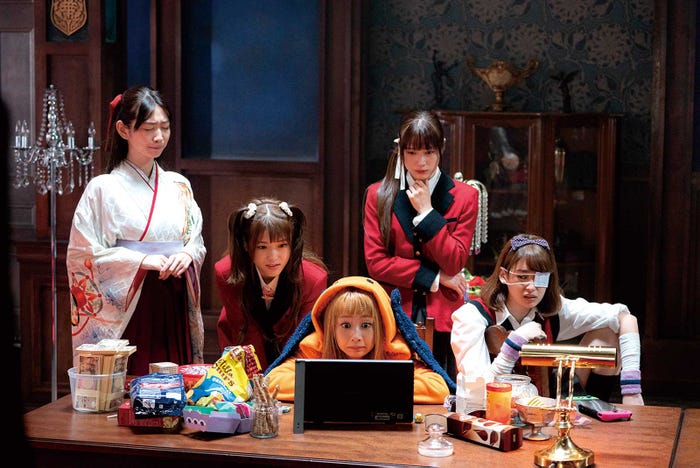 (左から)岡本夏美、松村沙友理、三戸なつめ、中村るりか、柳美稀(C)河本ほむら・尚村透/SQUARE ENIX(C)2021「映画 賭ケグルイ2」製作委員会