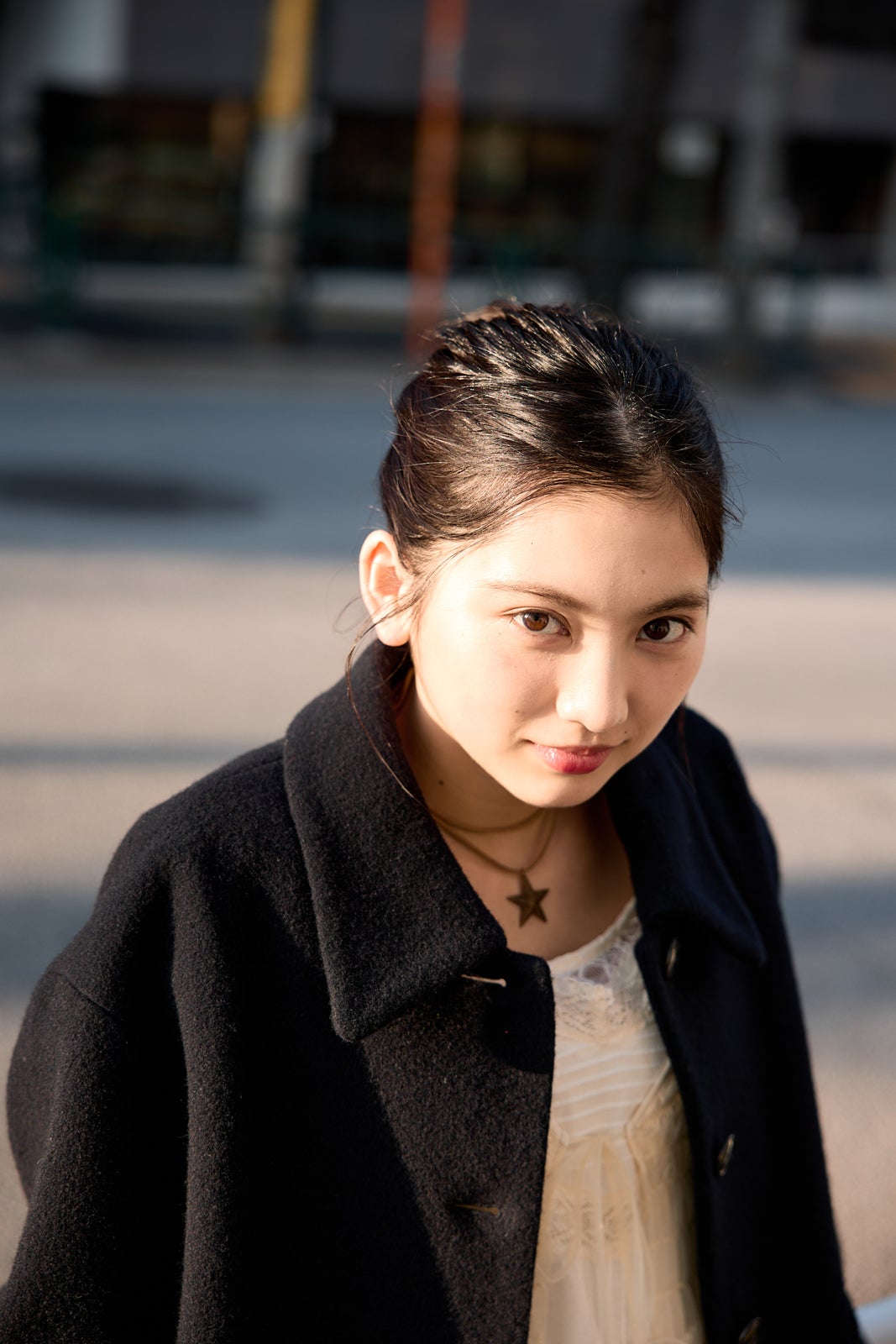 石田莉子／Photo：Kenta Yoshikai ・Stylist：Mei Aso・Make-up：大竹汐音