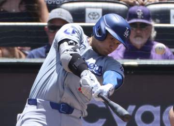 大谷翔平が激走！三塁狙うも無念のタッチアウト 二塁から一気に加速も 左膝の不安を吹き飛ばす