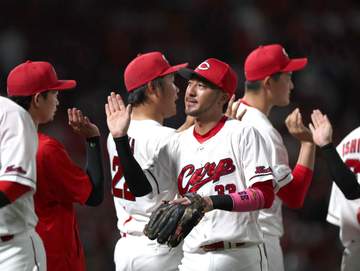 セ・リーグが大混戦！CS狙う4チームが1.5差でひしめく 首位・阪神と2位・巨人のV争いも1.5差に「凄いことになってる」「かなり熱い展開」