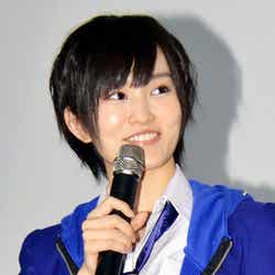 ファンに挨拶をする山本彩