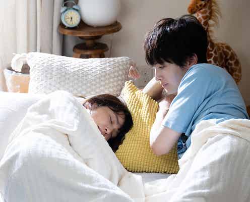「NICE FLIGHT!」玉森裕太&中村アン、幸せそうなベッド写真公開 恋人同士になって初めて朝を迎え…