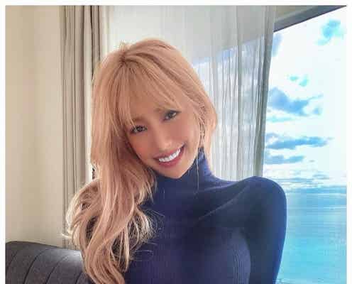CYBERJAPAN・JUNON、美ボディショットで子宮内膜症手術の傷跡公開「神様からのキスマーク」