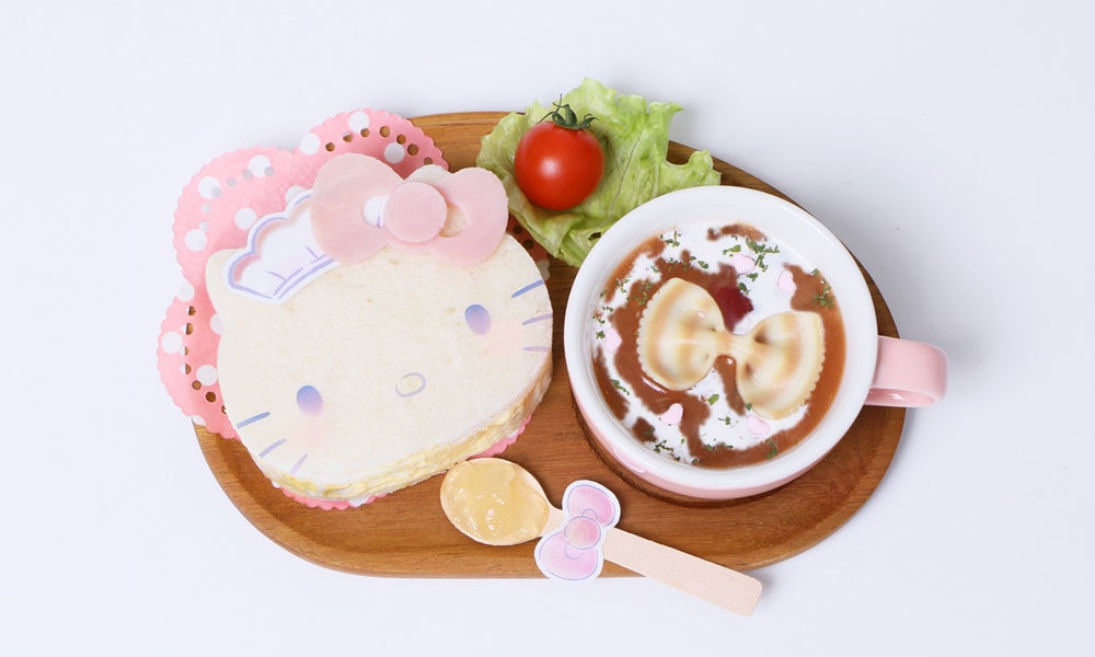 ハローキティのラブリーサンドウィッチ ～甘ずっぱいをそえて～￥1,300<br>
（C）1976，2020 SANRIO CO．，LTD．APPROVAL NO．S603899