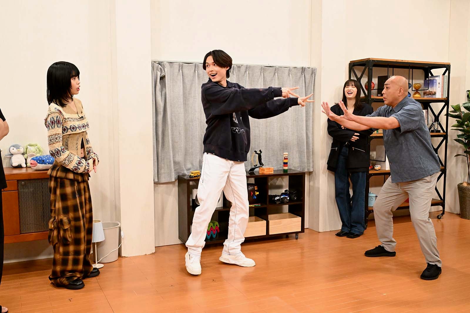 アイナ・ジ・エンド、松村北斗、広瀬すず、長谷川雅紀（C）テレビ朝日